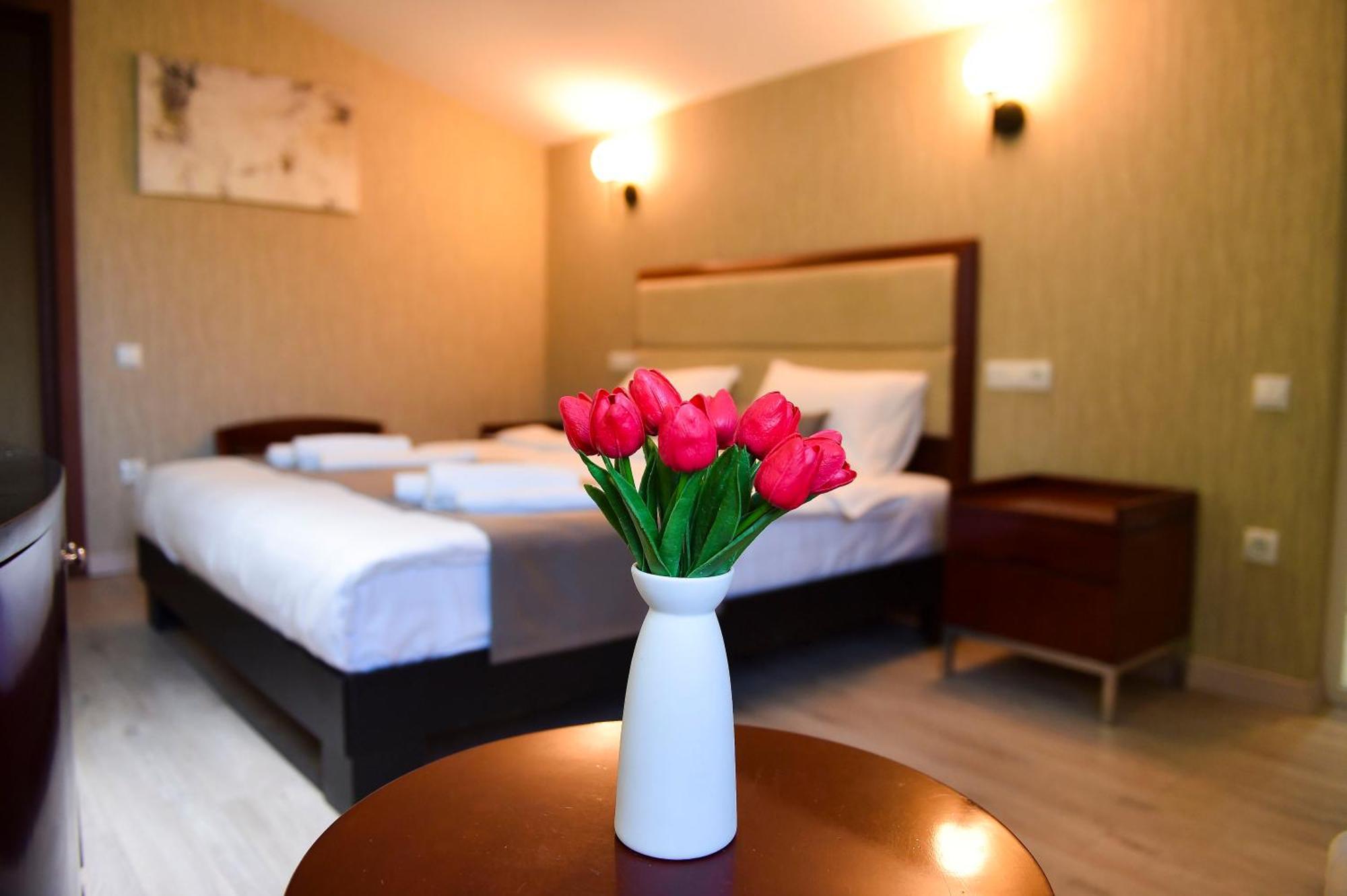 Kraveli Hotel Tbiliszi Kültér fotó