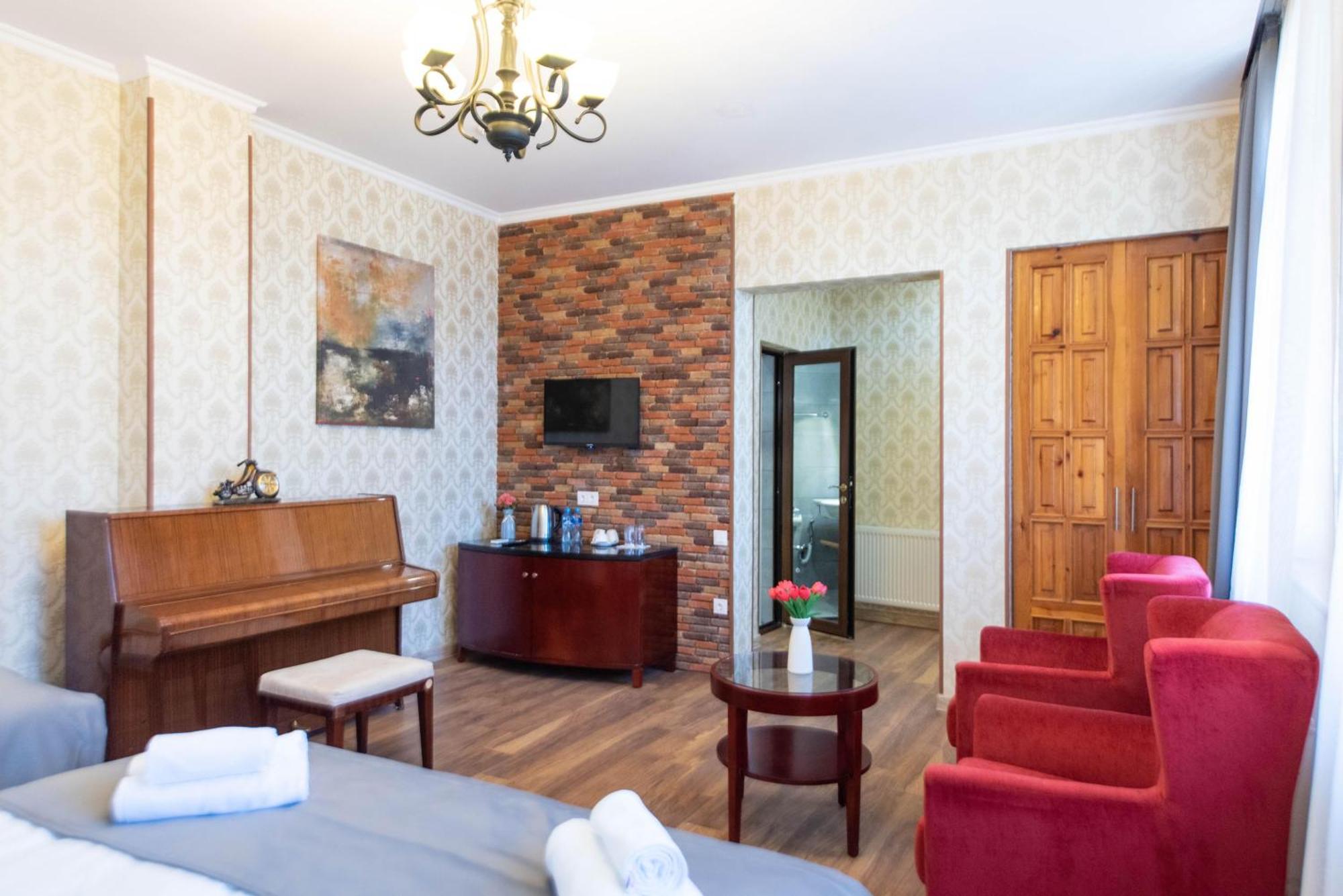Kraveli Hotel Tbiliszi Kültér fotó