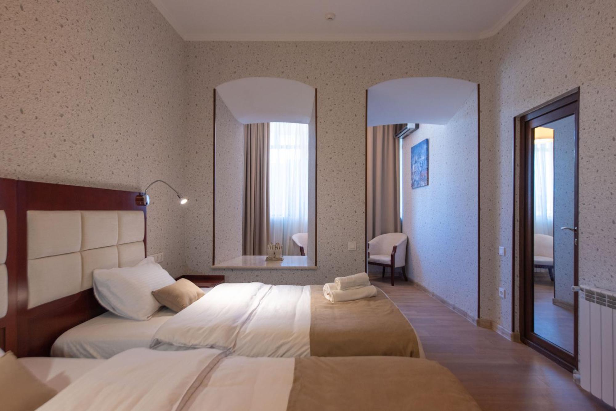 Kraveli Hotel Tbiliszi Kültér fotó