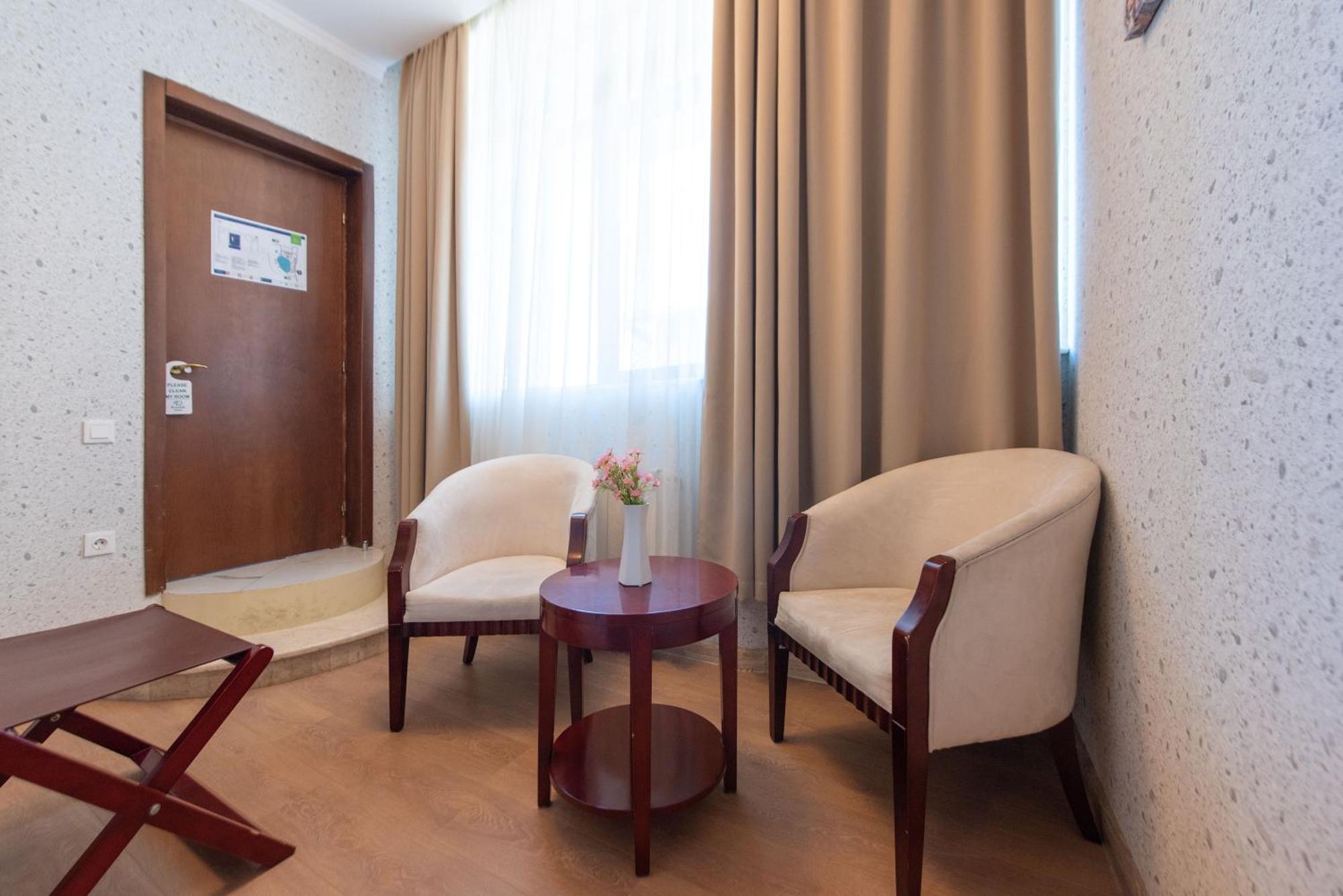 Kraveli Hotel Tbiliszi Kültér fotó